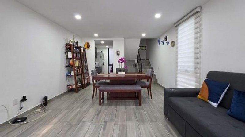 Casa Seminueva ideal para Usted iluminada,Roof Garden y excelente ubicación