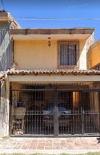 Casa de dos niveles en venta