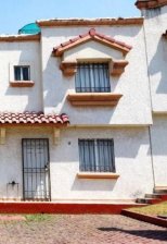 Casa de dos pisos en venta