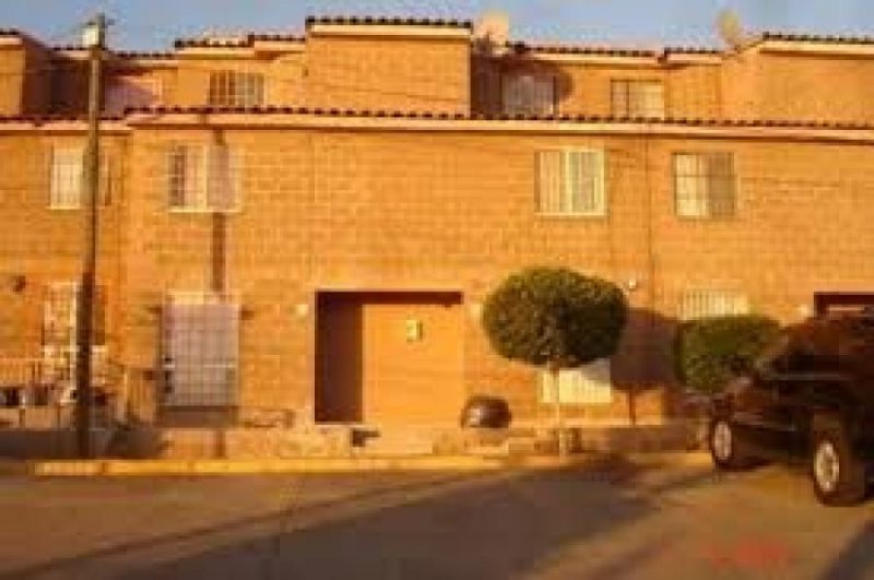 Casa en Venta en MISION DE LAS CALIFORNIAS LOS LOBOS TIJUANA, Baja California