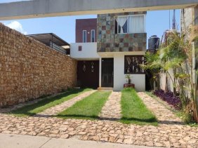 CASA EN CONDOMINIO EN VENTA IXTAPAN DE LA SAL COL. 3 DE MAYO
