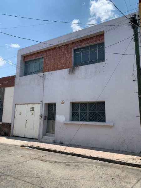 Casa en RENTA en Col Americana, ideal para oficinas.