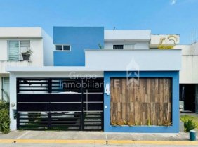 Casa en venta a unas cuadras de la SEV