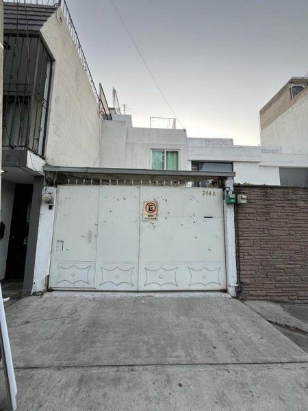 CASA EN VENTA CERCA DE PIRULES TLALNEPANTLA