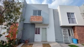 CASA EN VENTA EN PARQUES DE TESISTAN