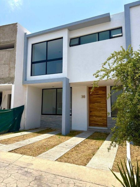 Casa en VENTA en Residencial Adamar, Coto Guelatao a un lado de Plazas Outlet.
