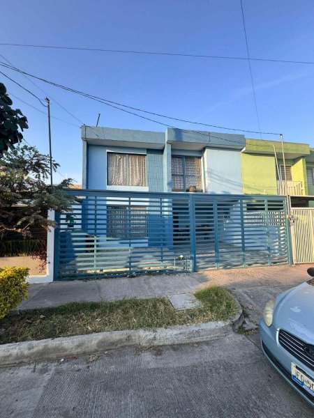 Casa en VENTA por el Mercado de Abastos, Guadalajara.