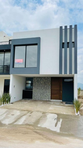 Foto Casa en Venta en BOSQUES DE SANTA ANITA, Tlajomulco de Zúñiga, Jalisco - $ 4.370.000 - CAV326529 - BienesOnLine