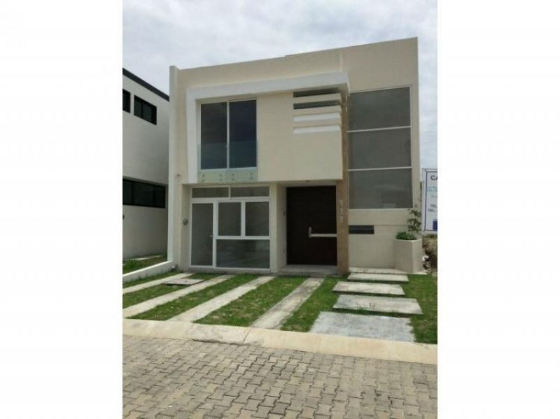 Foto Casa en Venta en Hacienda Casa Fuerte, Tlajomulco de Zúñiga, Jalisco - $ 1.800.000 - CAV174993 - BienesOnLine