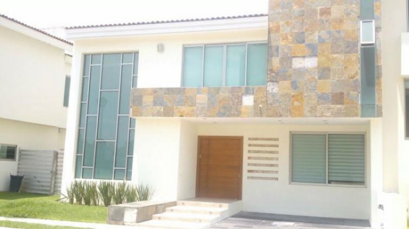 Foto Casa en Venta en Jardín Real, Zapopan, Jalisco - $ 4.600.000 - CAV101938 - BienesOnLine